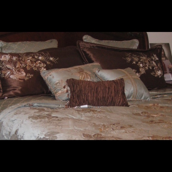 Reba Bedding Reba Reversible Comforter Bedding Set Poshmark